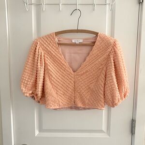 🩷5/$25🩷MABLE Peach Textured Crop Top